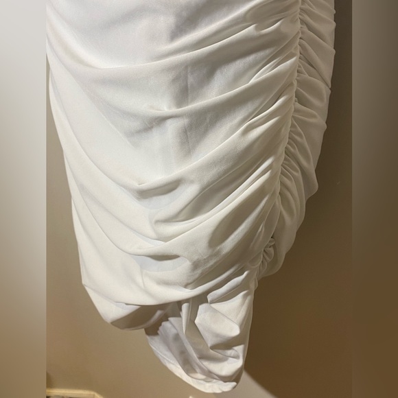 Fitted asymmetrical dress - Picture 4 of 6